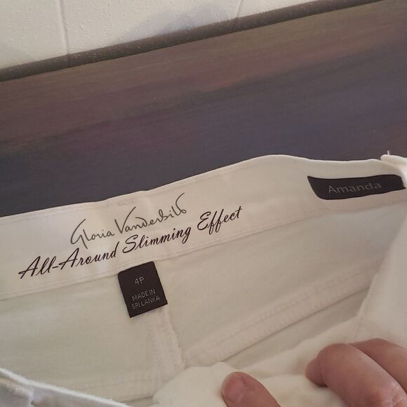 Very Nice Gloria Vanderbilt White Capris with All Around Slimming Effect Sz 4P - Picture 7 of 11